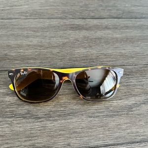 Authentic Ray-Ban Wayfarer tortoiseshell